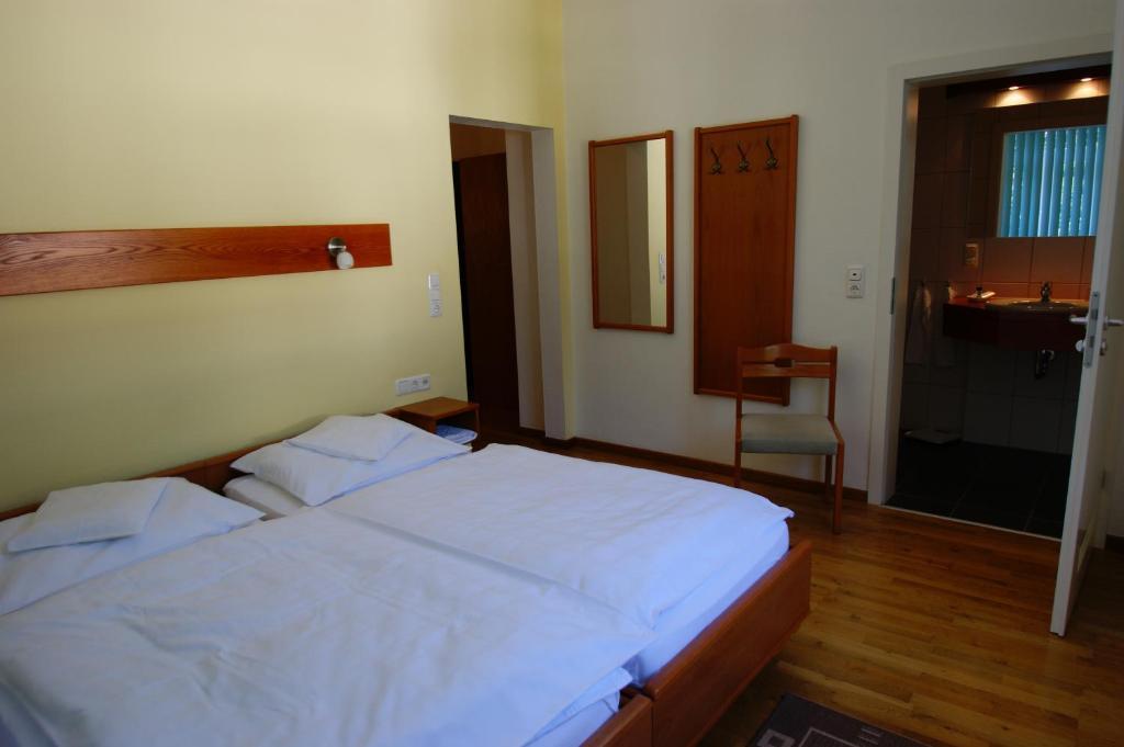 Bertricher Hof Hotel Garni Bad Bertrich Room photo